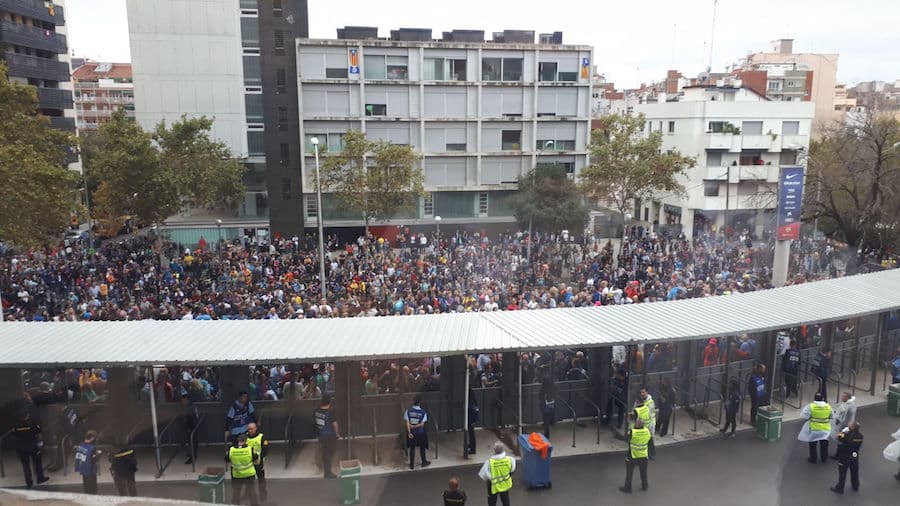 SUPPORTERS BARCA BLOQUES EXTERIEUR CAMP NOU 1ER OCTOBRE