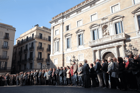 Attaques Paris - Une minute de silence à Barcelone 2 terrorismo terrorisme barcelone pour paris attaque