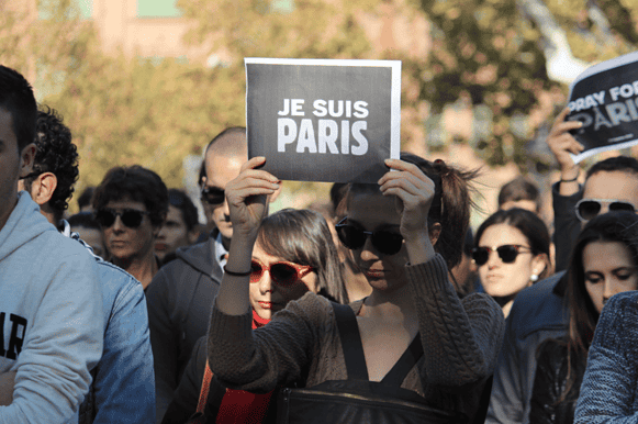Hommage aux victimes de Paris à l'Institut français de Barcelone 1 institut français barcelone