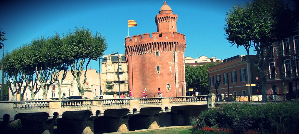 castillet perpignan drapeau france