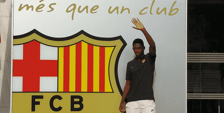 Dembélé devant les bureaux du F.C. Barcelone