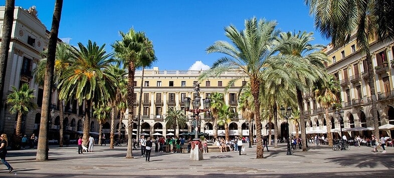 Coup de jeune pour la Plaça Reial à Barcelone 1 plaça reial