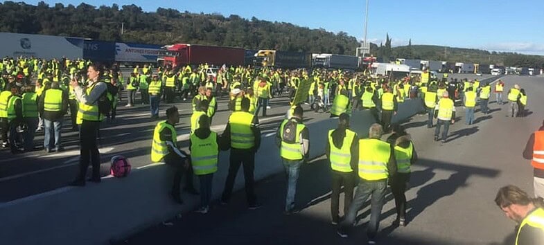 Les taxis barcelonais veulent bloquer la frontière française avec les Gilets Jaunes 1 gilets jaunes frontière taxis