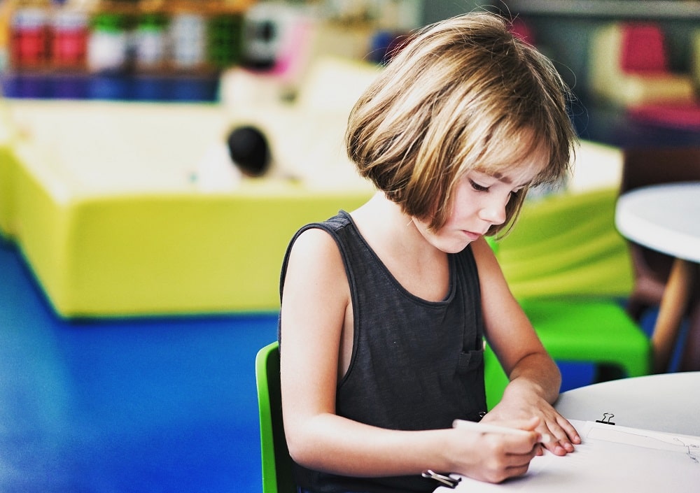 enfant ecole etudier