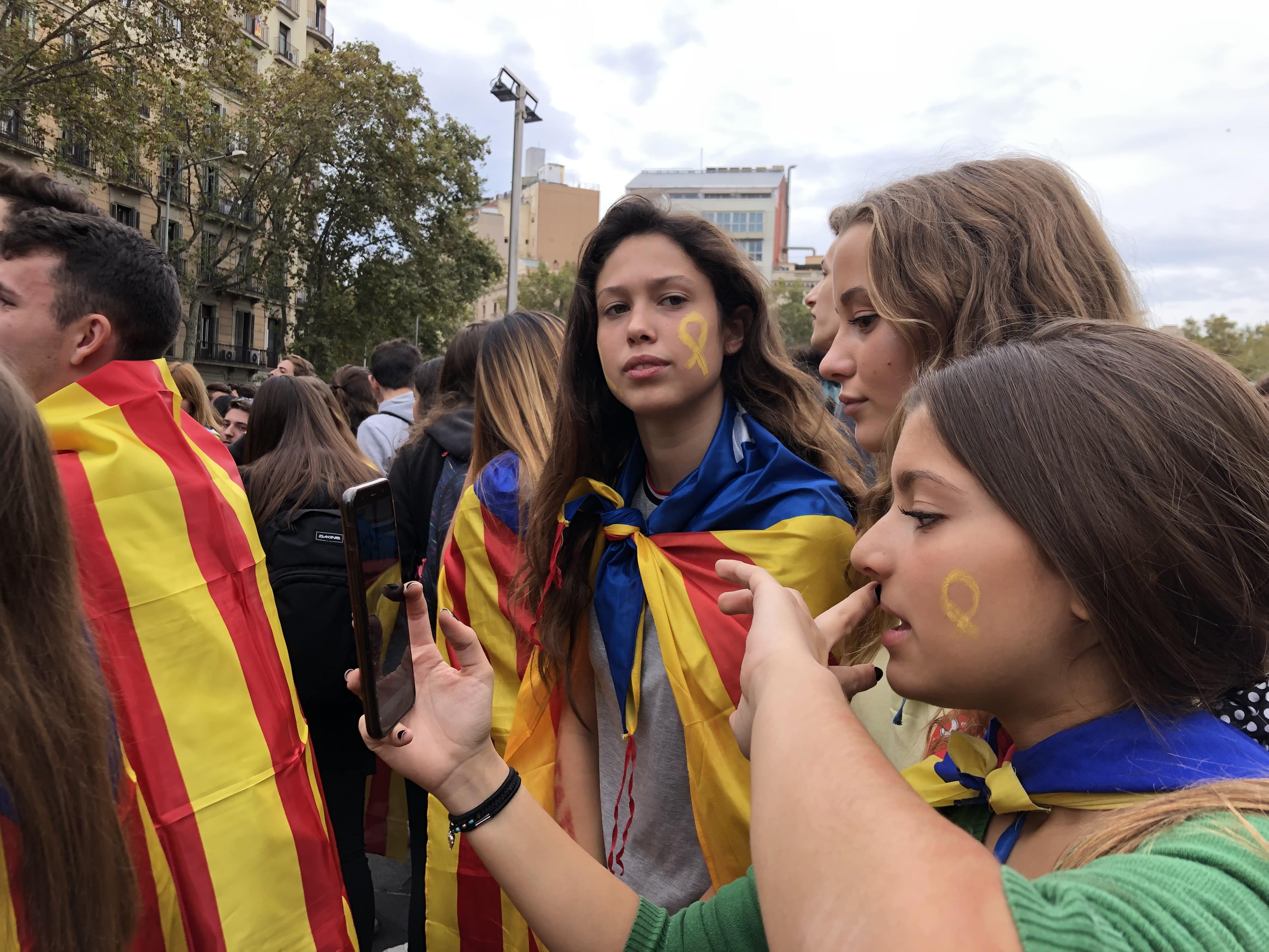filles manifestation indépendance Catalogne