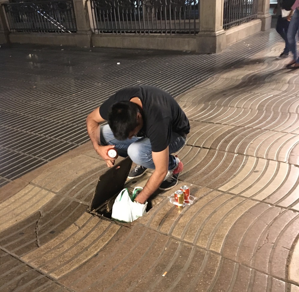 vendeur ambulant barcelone paki beer barcelone