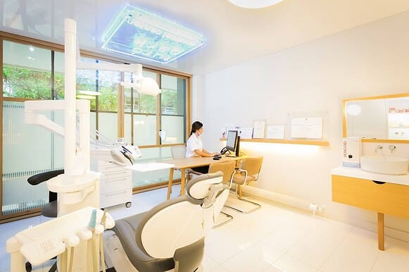 SANTÉ - Médecins et spécialistes français à Barcelone 2 médecins francophone barcelone une