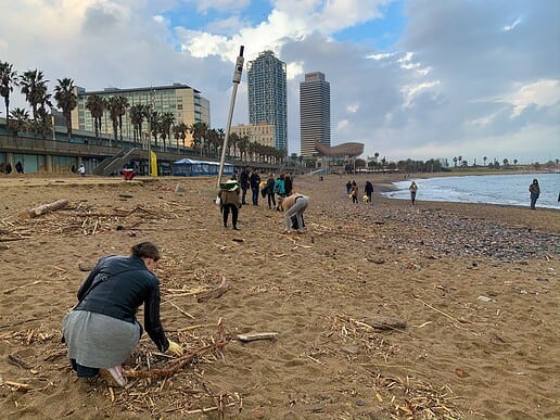 Des milliers de volontaires pour nettoyer les plages de Barcelone 4 plage nettoyée