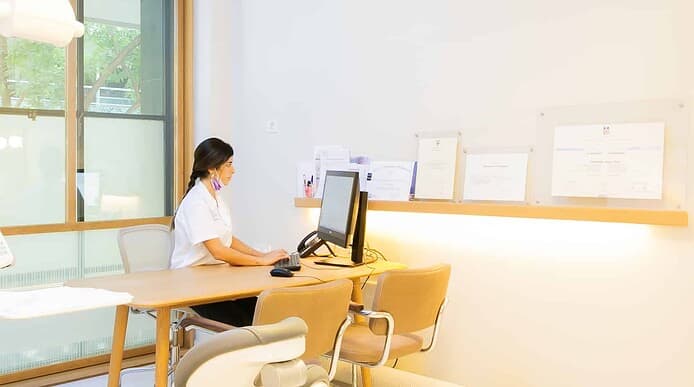 Téléconsultation médicale à Barcelone: une clinique de médecins français consulte en ligne 9 Covid Barcelone