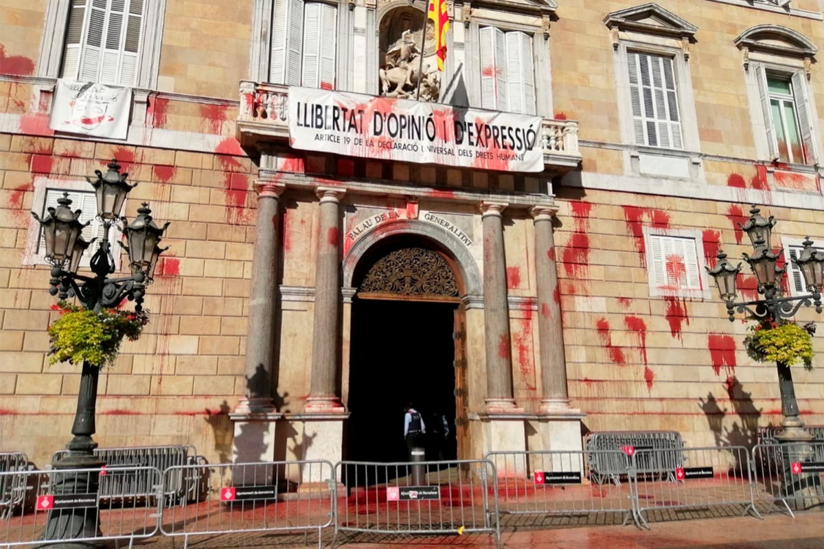 Cronica | El tabernero que 'pintó' con 50 litros de sangre el Palau de la Generalitat