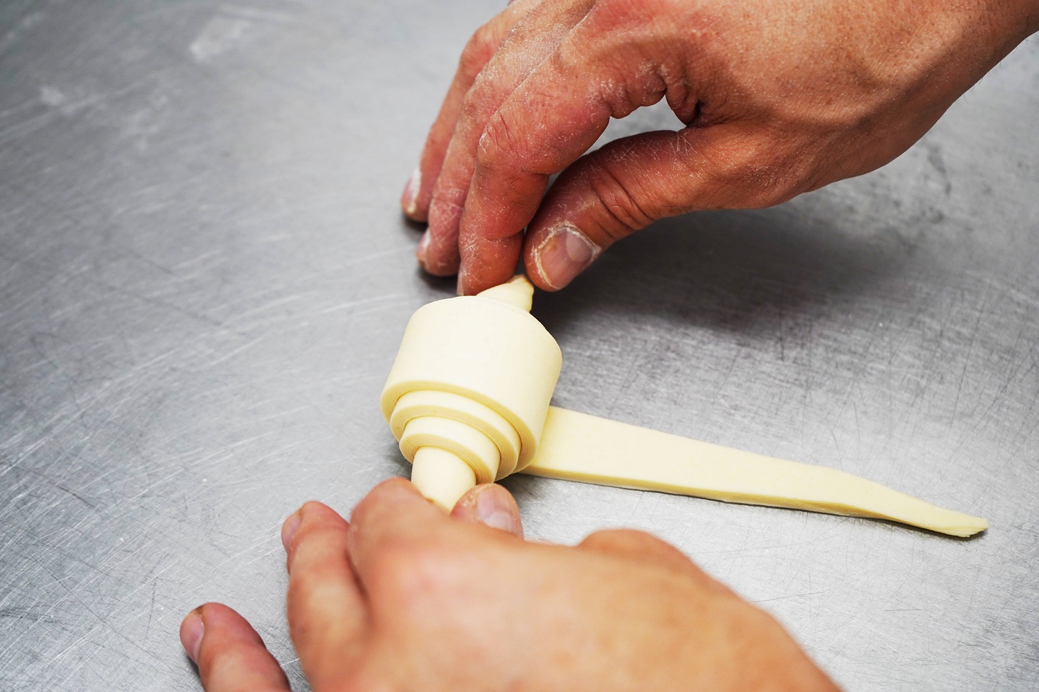 Le croissant est roule entre 4 et 5 fois