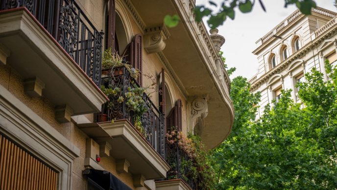 Logement appart maison louer acheter immobilier Barcelone Eixample balcon Photo Clementine Laurent Equinox 07938 1