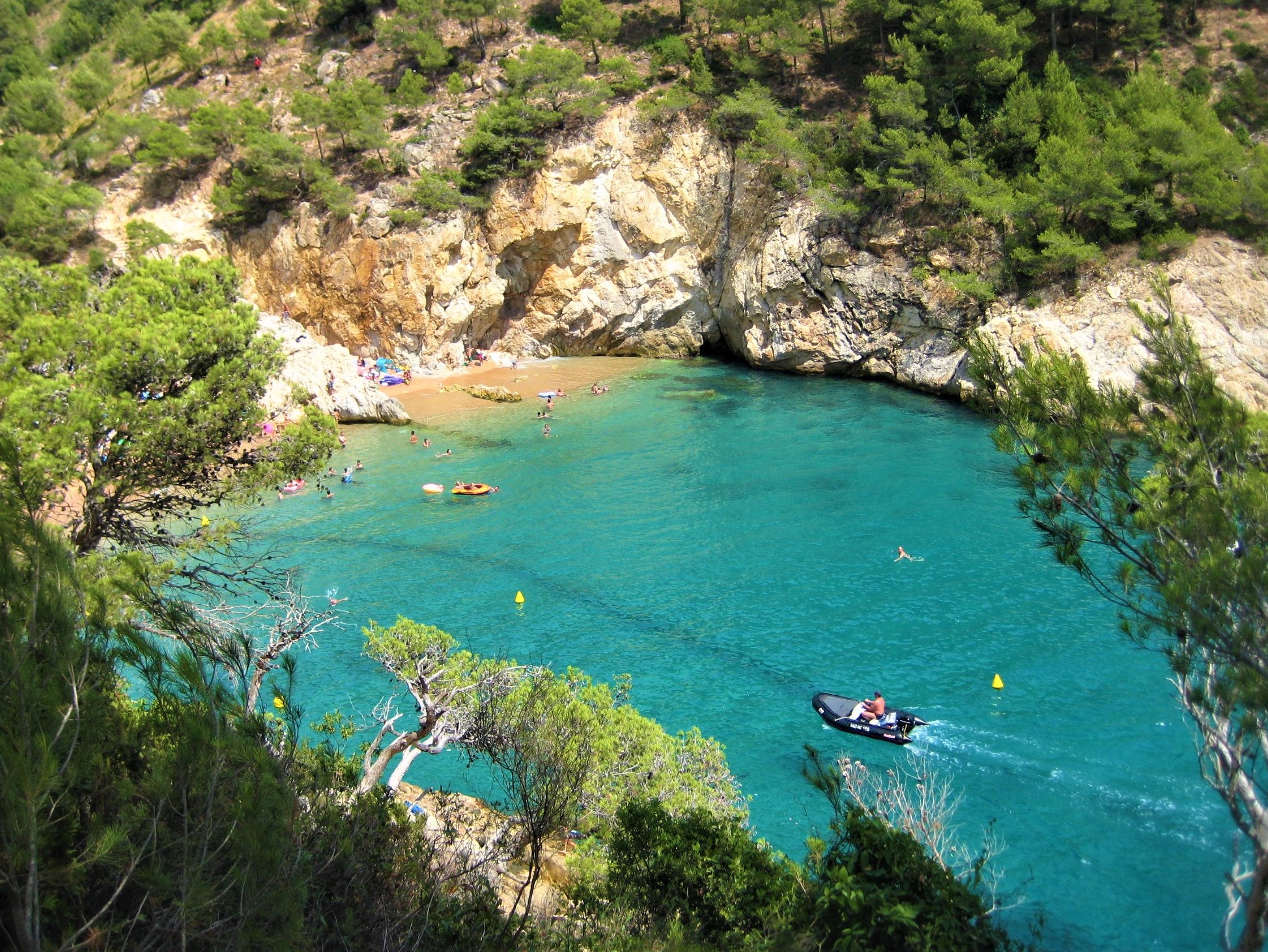 5 plages aux eaux turquoise à moins de 2h de Barcelone