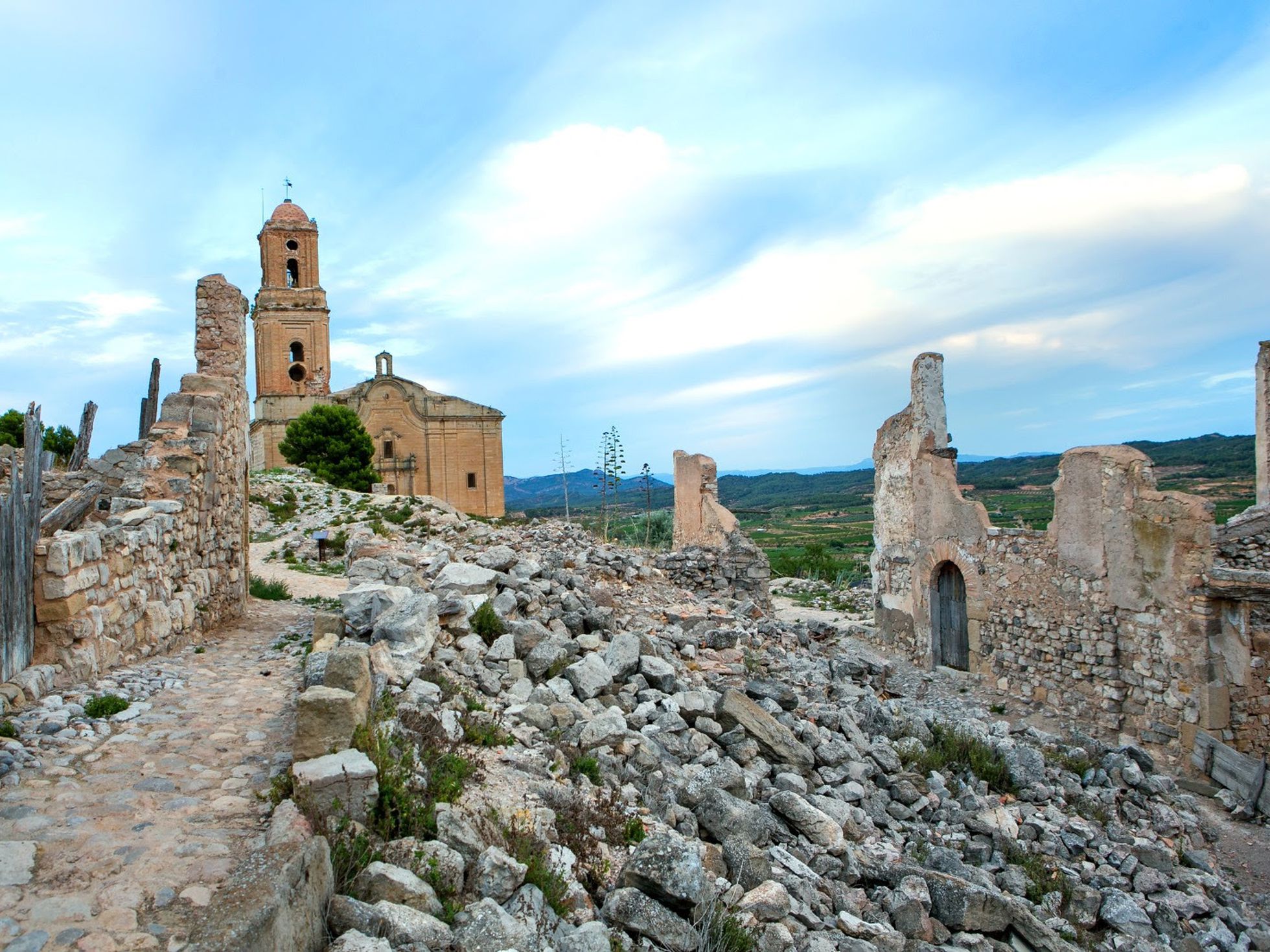ruines Corbera d'Ebre village catalan détruit par la guerre