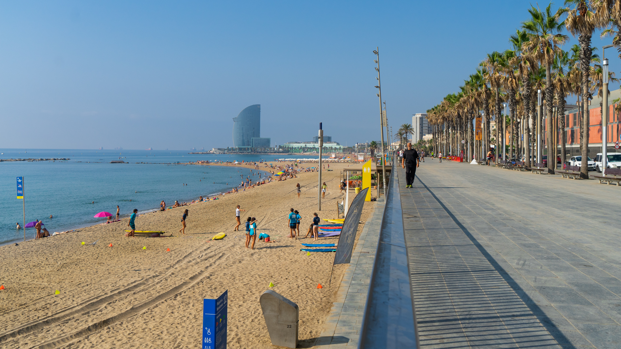 Plage mer Barceloneta promenade bleu palmiers sable vacances ete tourisme Photo Clementine Laurent Equinox 1