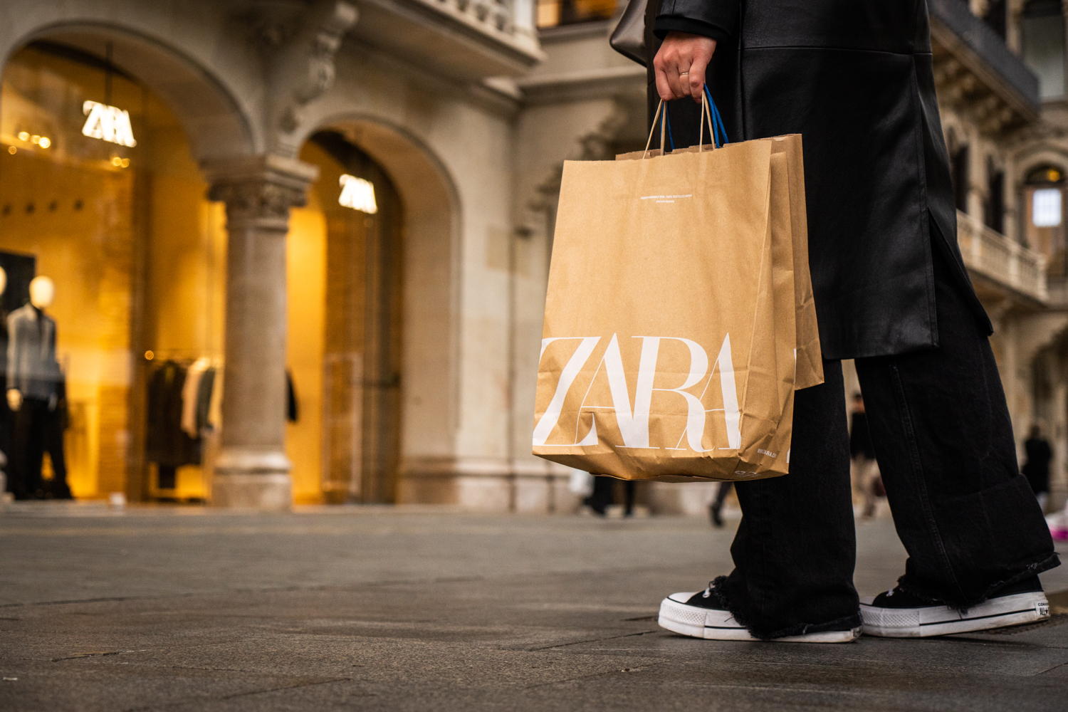 Shopping magasin rue sac Zara photo Clementine Laurent