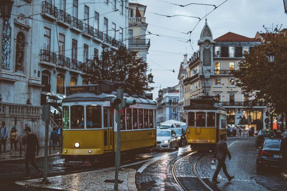 Como encontrar boas ofertas para uma estadia em Portugal?