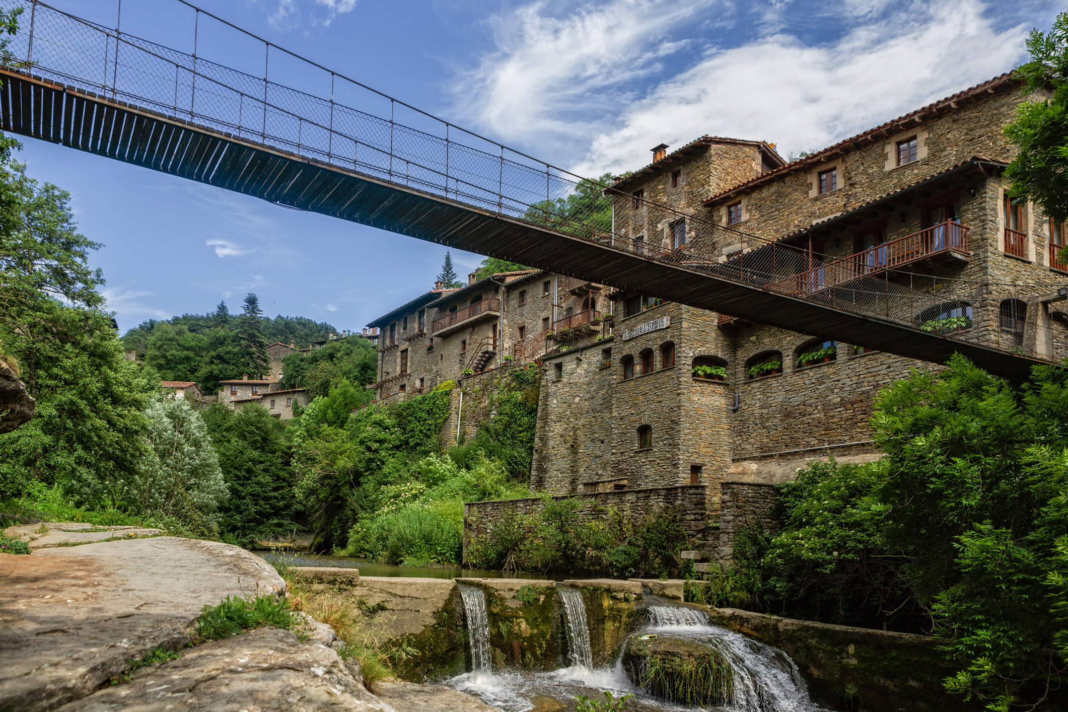 Rupit puente colgante cataluna B Travel iStock