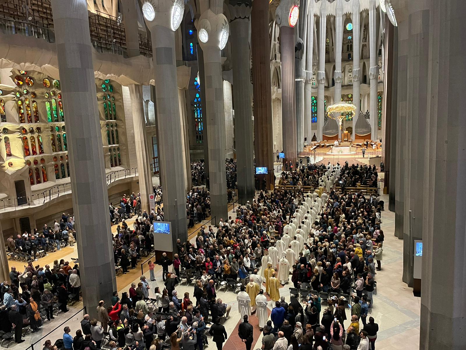 Messe Sagrada Familia bénédiction tours évangélistes