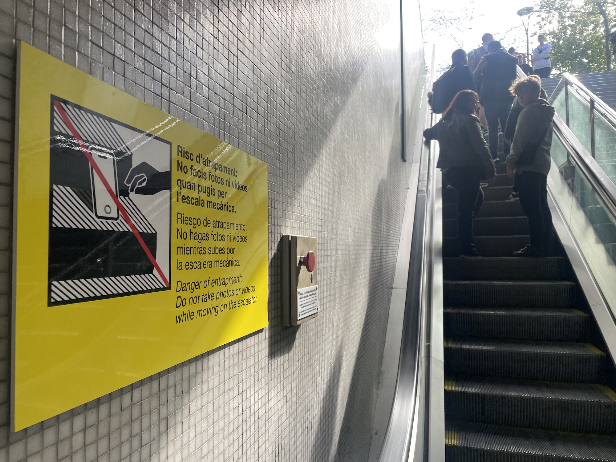 selfie interdit metro barcelone aurelie chamerois