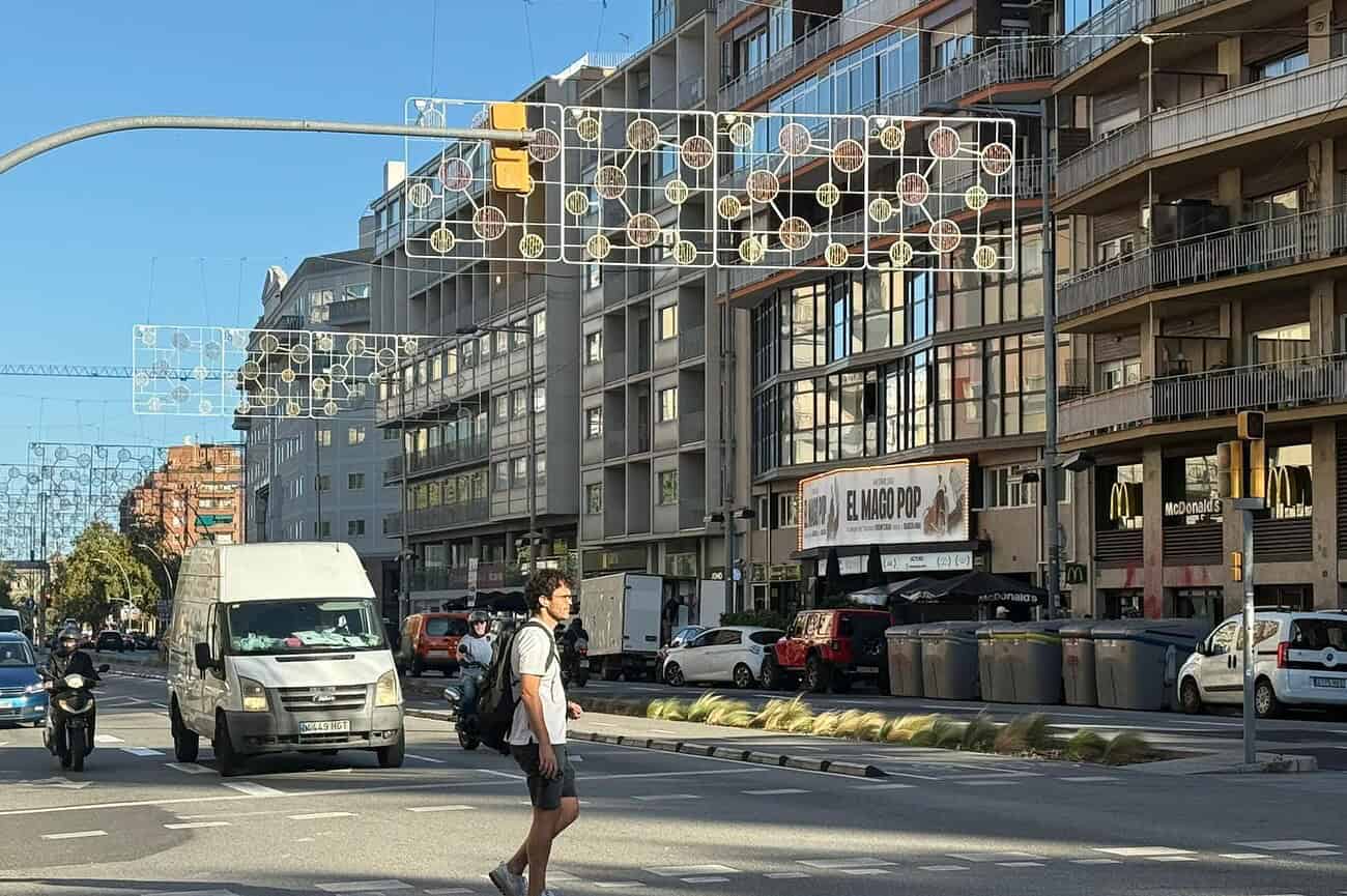 À Barcelone, 24 °C… et les illuminations de Noël sont déjà là 7 passant été noel barcelone