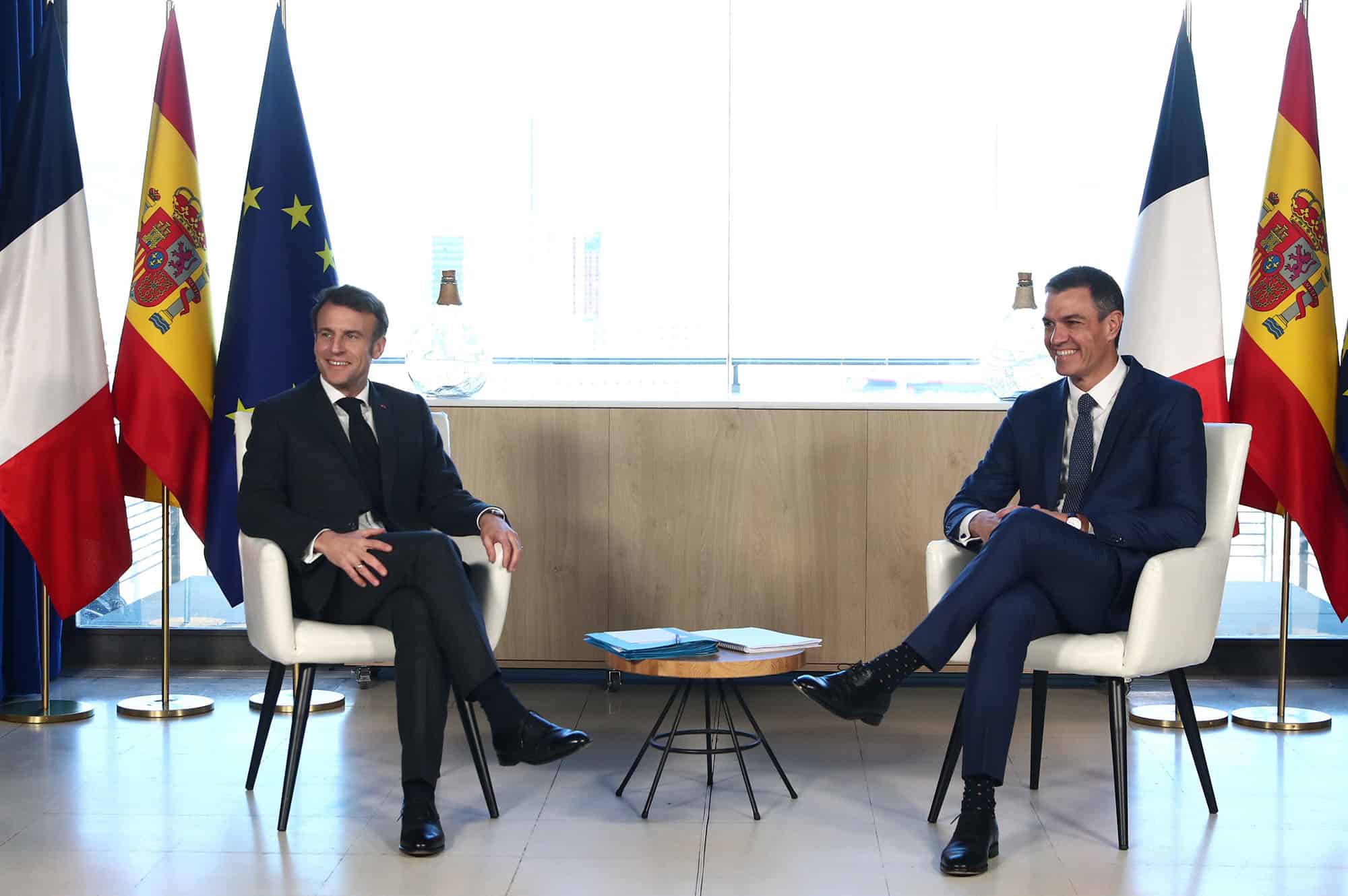 pedro sanchez et emmanuel macron à barcelone - photo la moncloa