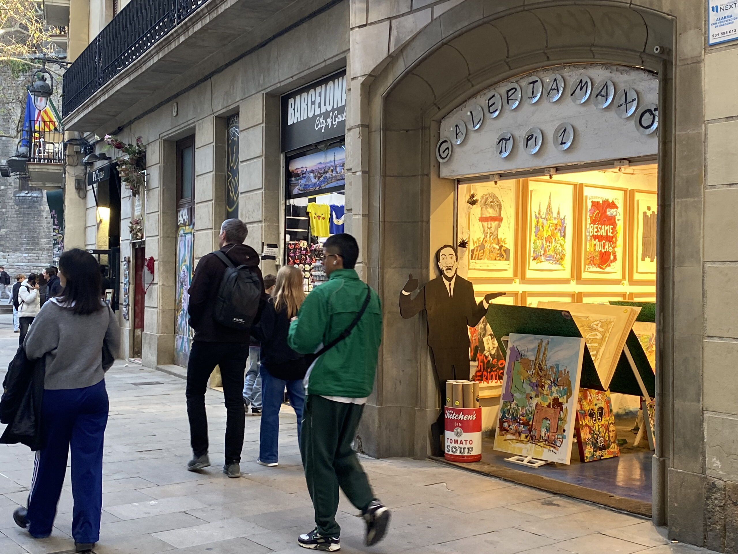 Y a-t-il trop de commerces à Barcelone ? 2 IMG 0772 scaled