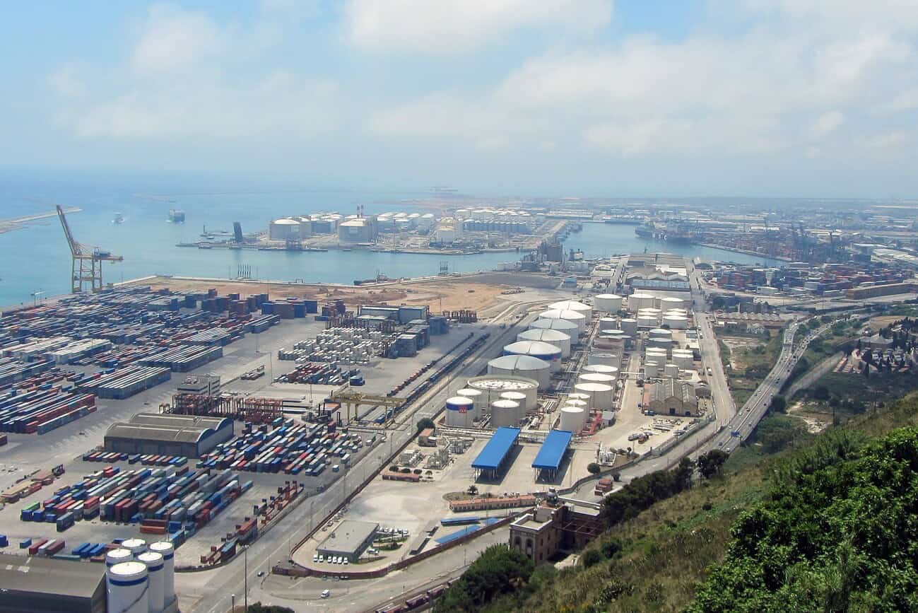 port indusriel barcelone vue aérienne cc