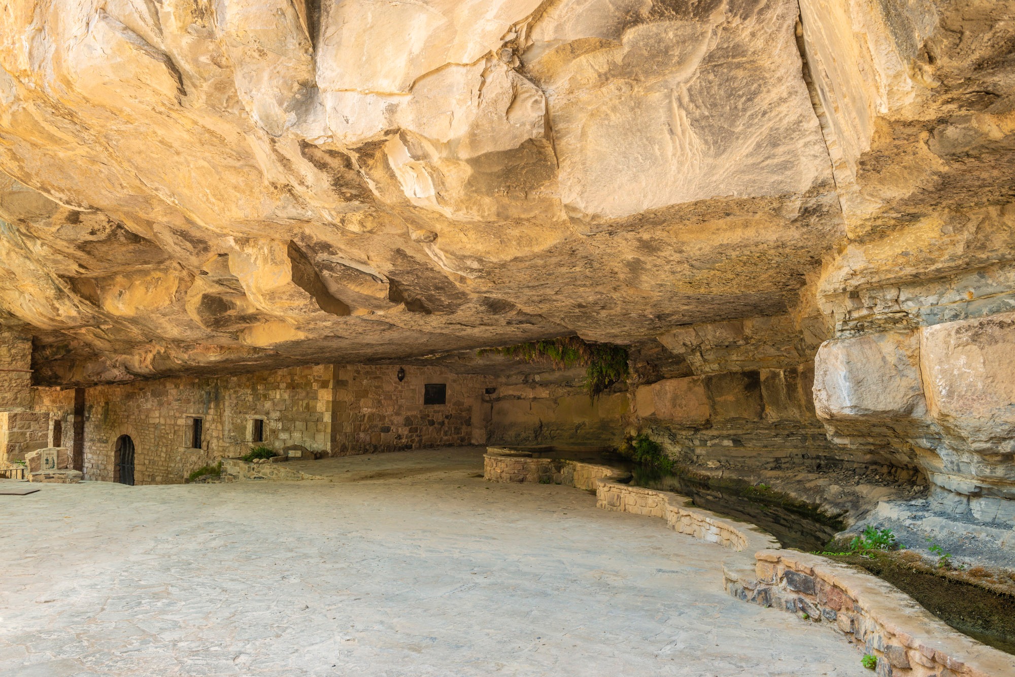 Sant Miquel del Fai : une balade entre cascade et monastère caché à 50 minutes de Barcelone 1 sant miquel de fai4