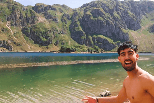 homme devant lac en espagne