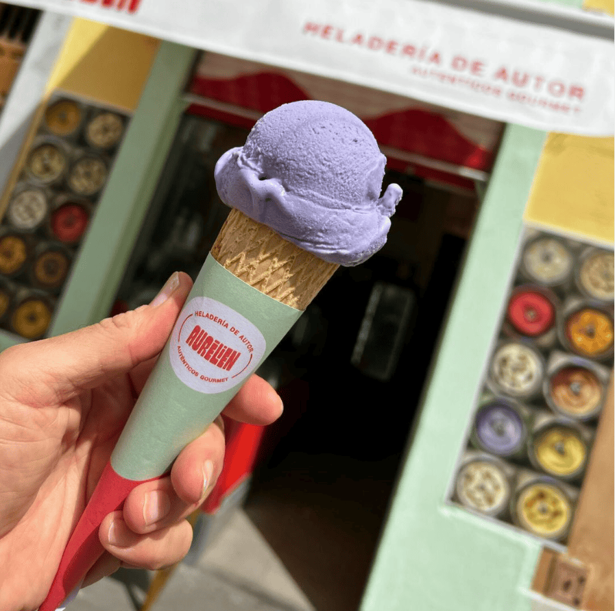 À Barcelone, ce glacier français transforme chaque parfum en expérience sensorielle 2 Heladeria Aurelien insat 3
