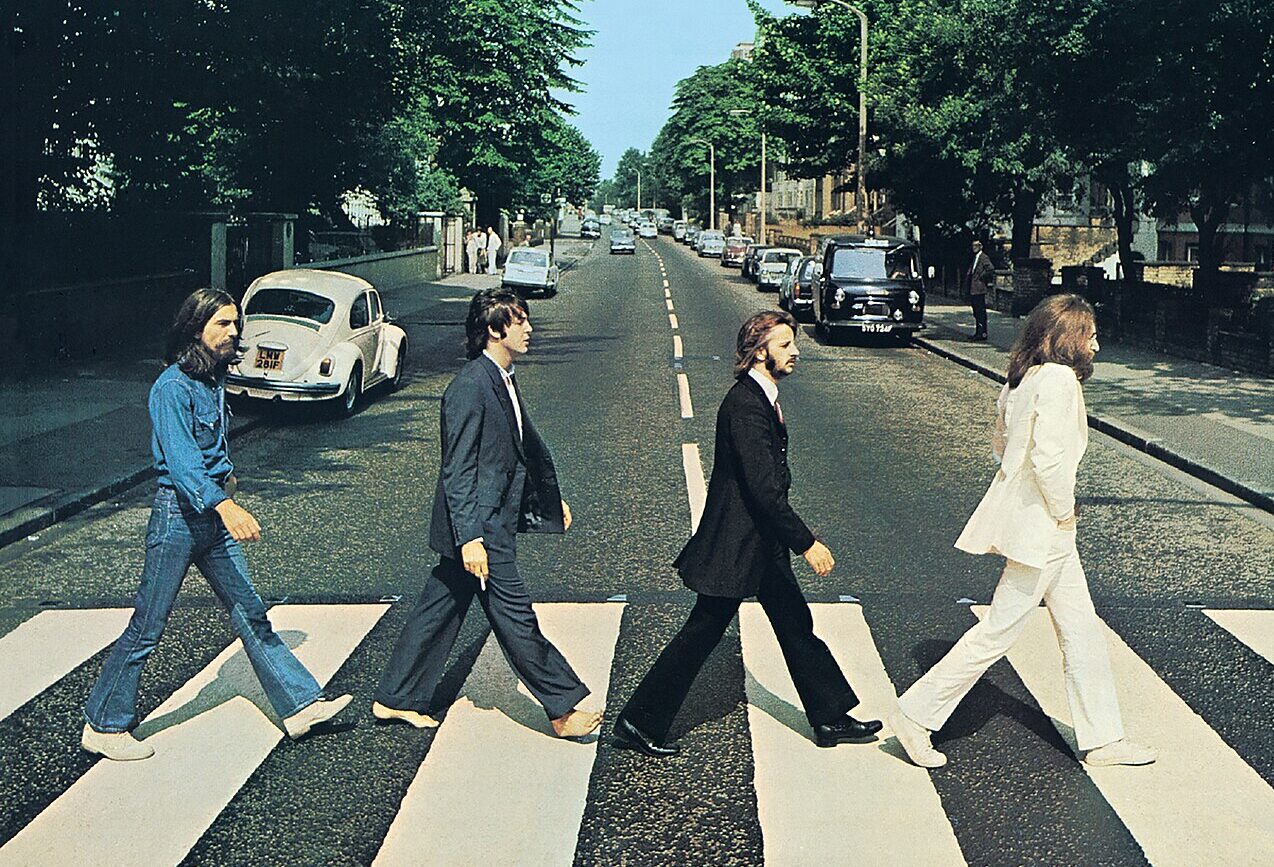 Barcelone accueille un film sur les Beatles et lance un casting 2 The Beatles Abbey Road album cover e1776501602738