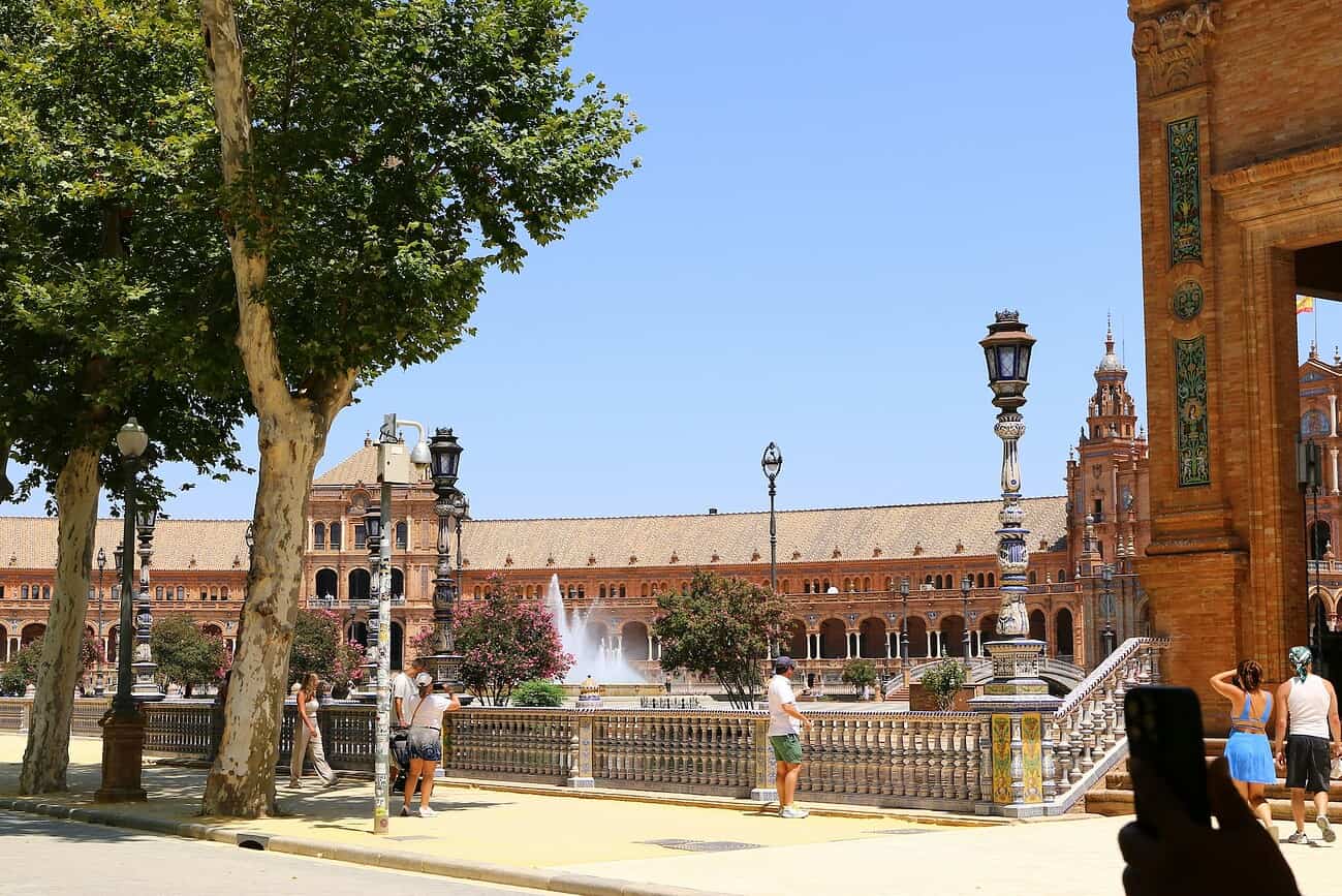 place centrale espagne touristes