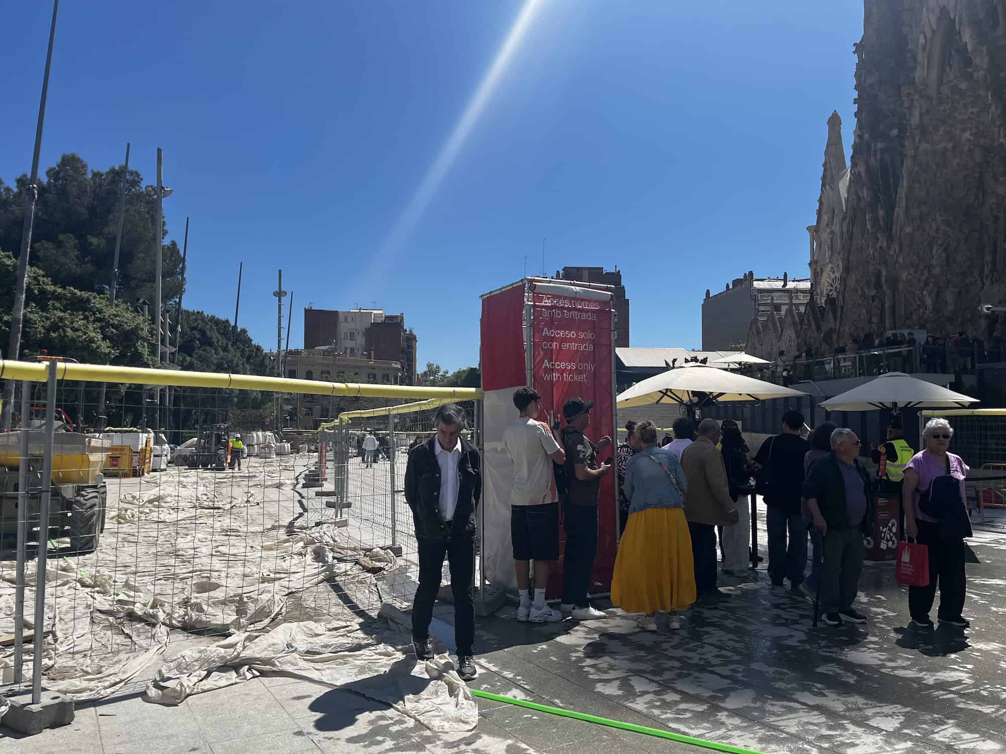 Le quartier de la Sagrada Familia en pleine rénovation avant la visite du Pape 2 travaux place sagrrada familia