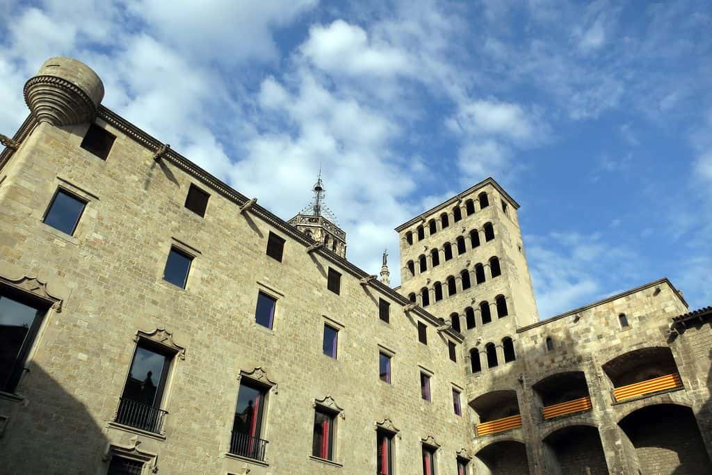 Plaça del Rei comtes maudits barcelone