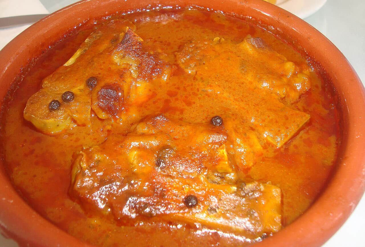 Les 10 plats espagnols les plus étranges à goûter au moins une fois 2 Manitas de cerdo con salsa