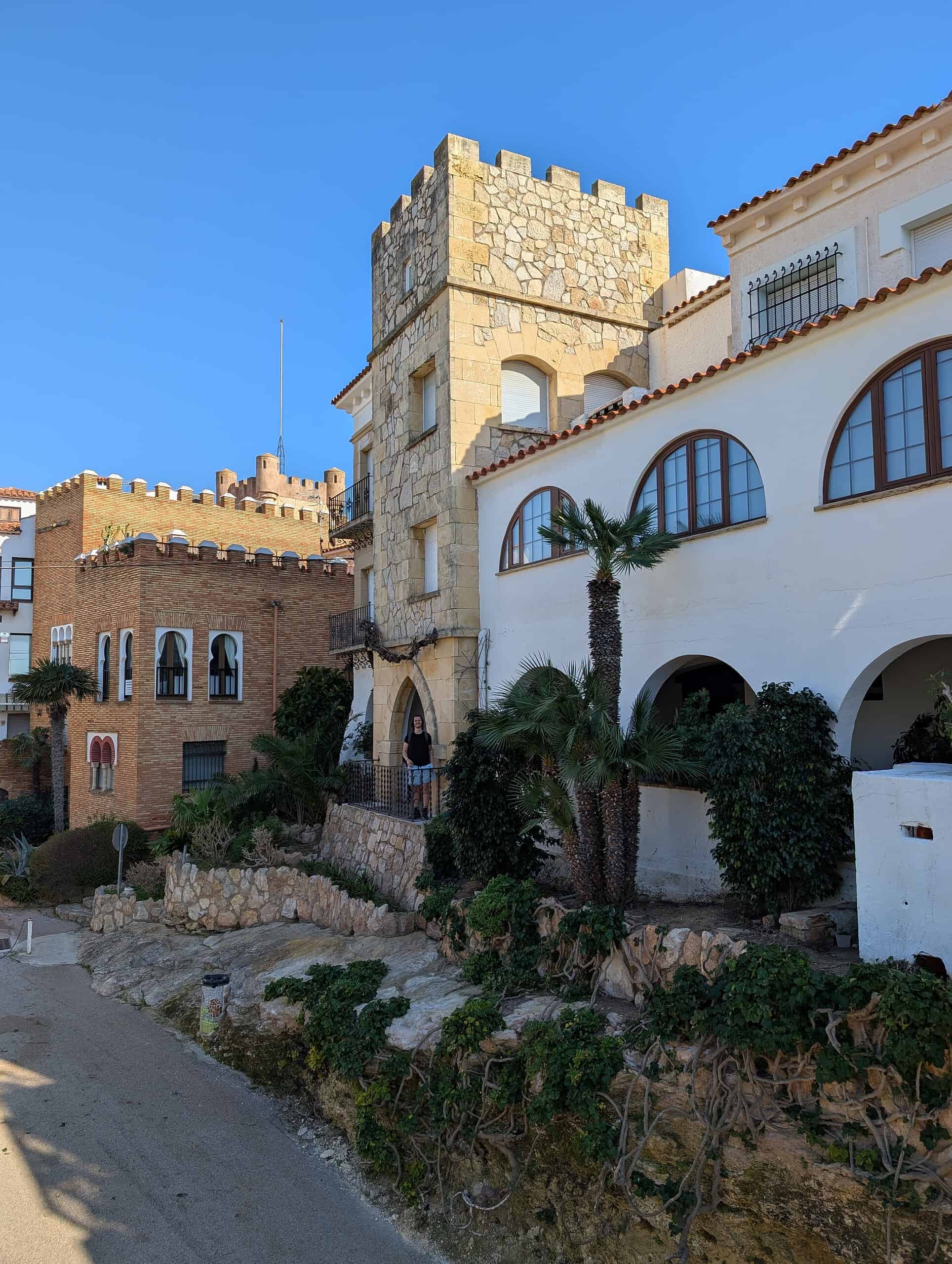 À une heure de Barcelone, une randonnée entre source thermale et Méditerranée 2 PXL 20260223 141550654 scaled
