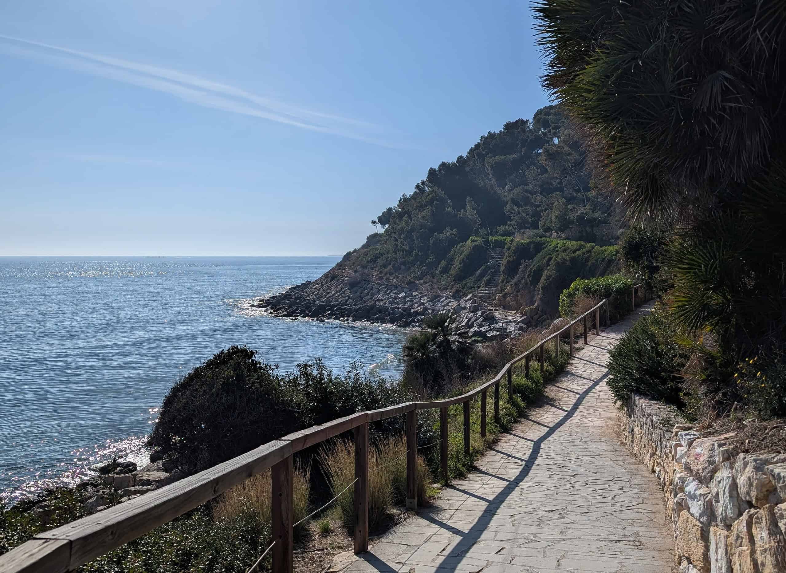 À une heure de Barcelone, une randonnée entre source thermale et Méditerranée 3 PXL 20260223 145054639 scaled