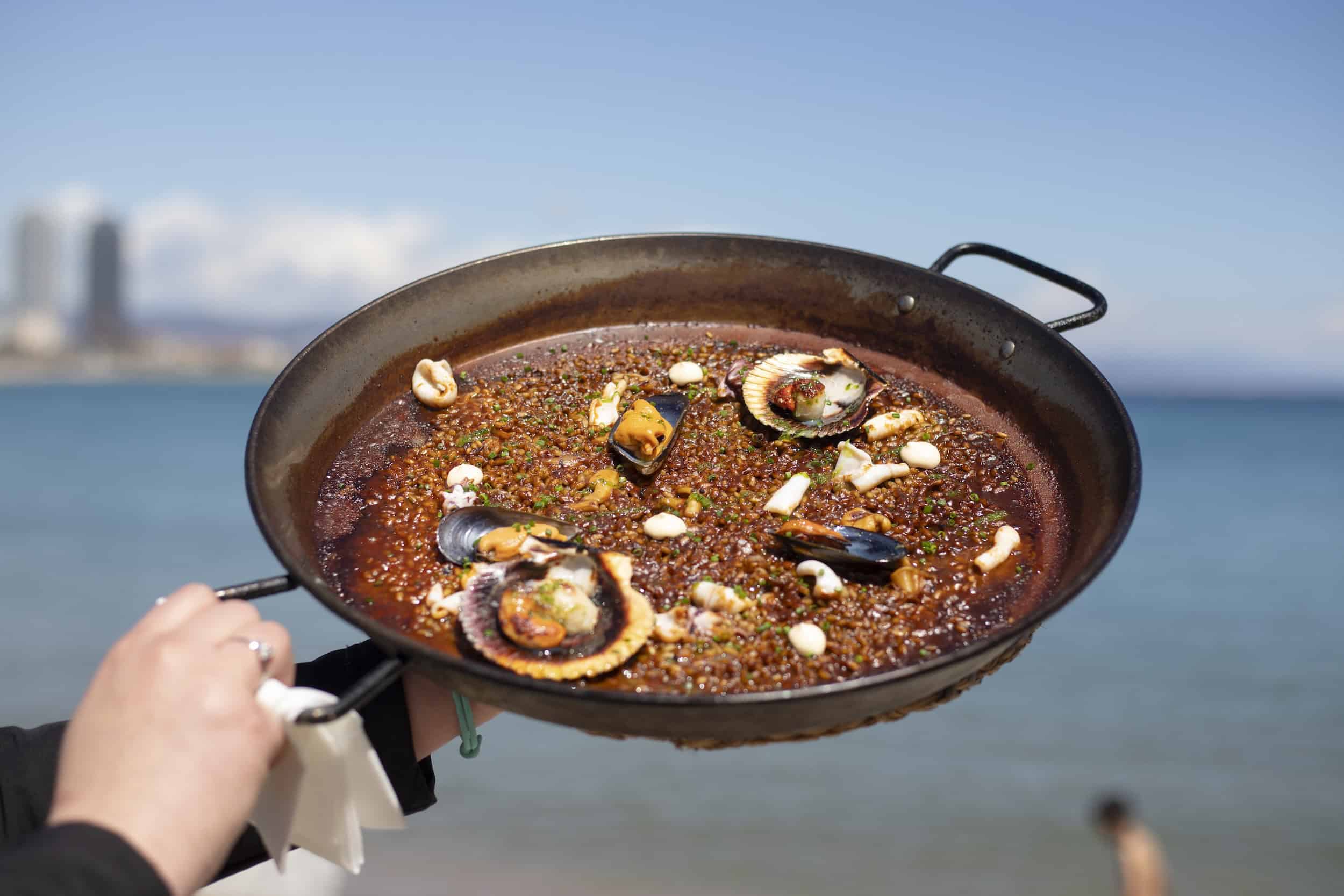 paella barcelone vue sur la mer