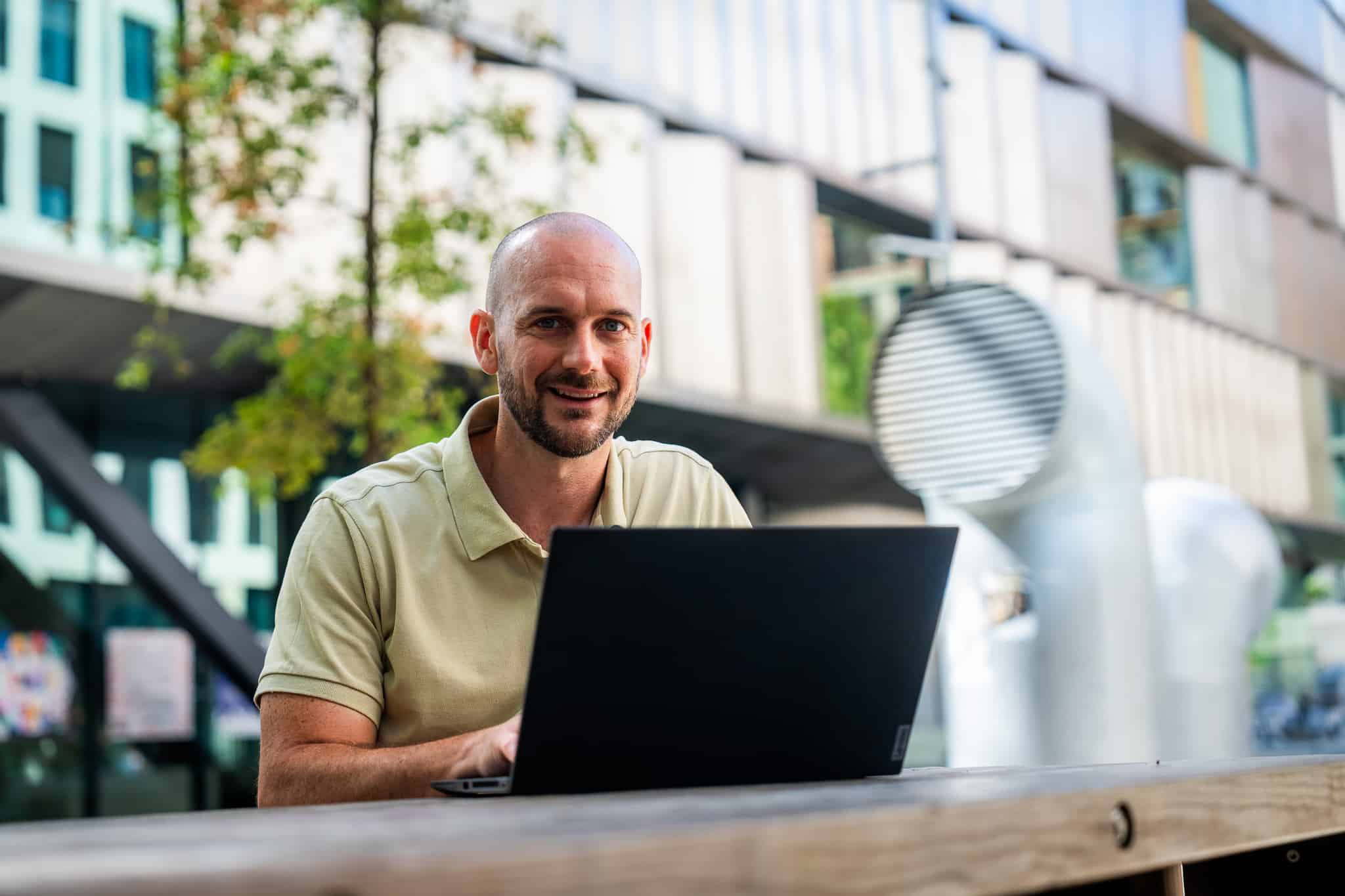 À Barcelone, pourquoi acheter un outil quand votre voisin peut vous le louer ? 1 fondateur plateforme échange outils entre particuliers