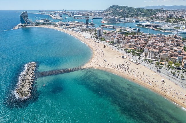 Equinox : toute l'actu de Barcelone et les bons plans de la ville 8 La plage de la Barceloneta ou se trouve Norrsken.